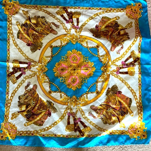 34” x 35” polyester Zhen Qing scarf. - Picture 7 of 7